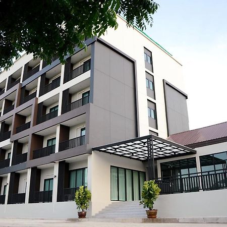 Re Riva Apartment Bangkok Bagian luar foto