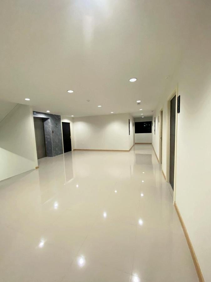 Re Riva Apartment Bangkok Bagian luar foto