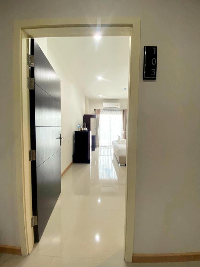 Re Riva Apartment Bangkok Bagian luar foto